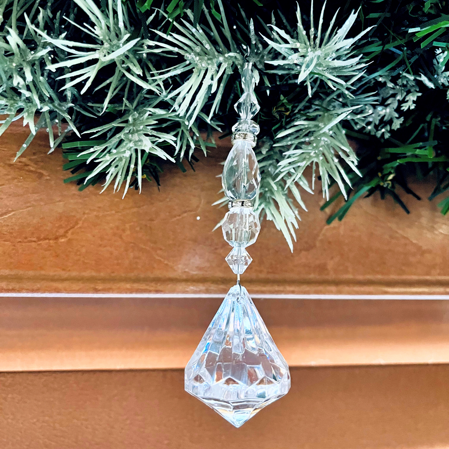 (1) Crystal Ornaments